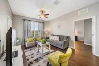 Deluxe 3 Bedroom Apartment 404 - 1