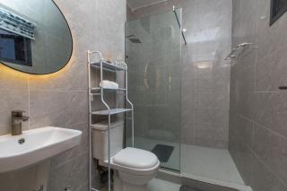 Luxury one bedroom apartment lekki phase 1 - 1