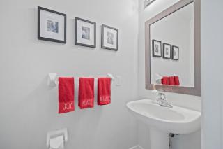 Spacious Toronto Home Near High Park and Yorkdale Mall - 6