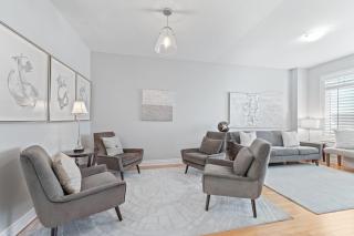 Spacious Toronto Home Near High Park and Yorkdale Mall - 4