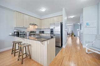 Spacious Toronto Home Near High Park and Yorkdale Mall - 2