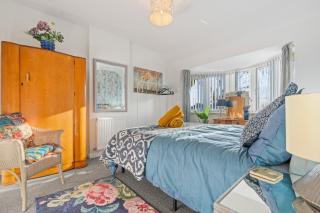 Beautiful Shirley 3 bedroom home - 5