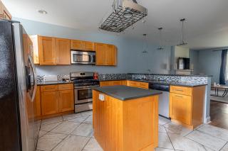 Modern 7BR Retreat - 7