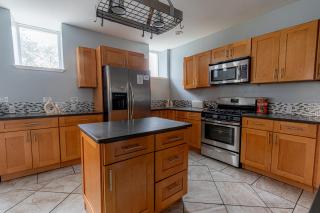 Modern 7BR Retreat - 8