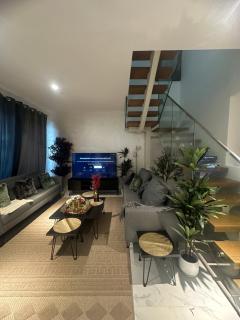 Holiday Apartment Near yas Island and Abu Dhabi Airport DABAS 4 - 7