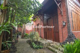 Djawata Resort & Gallery near Desa Wisata Kasongan Yogyakarta RedPartner - 3