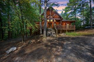 Treetop Hideaway! Shuffleboard, Hot Tub, Fire Ring, Bunks, games! - 0