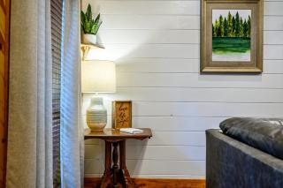 Treetop Hideaway! Shuffleboard, Hot Tub, Fire Ring, Bunks, games! - 5