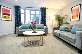 Bright & Airy Apartment Sleeps 10, Lift Access - 3