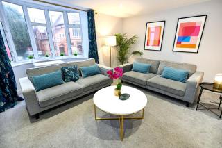 Bright & Airy Apartment Sleeps 10, Lift Access - 1