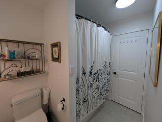 Colwood Hidden Home - 2