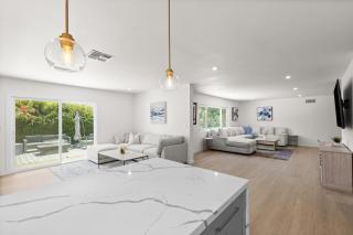 NEW Remodeled Northridge 5 Bedroom Near CSUN & Sherwood Forest - 2