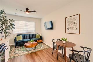 Stylish 1BR Near Downtown, Beaches & North Park - 9