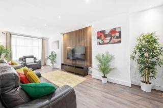 M5 Spacious Stylish Full Kitchen 2Bath Premium Beds Electric Sofa Recliners Smart TVs Netflix Underfloor Heating Instant Hot Water FastWifi - Smethwick - 8