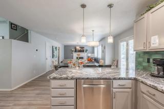 House for 15 with Firepit near The Village - 5