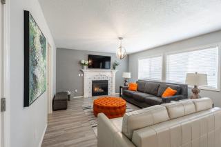 House for 15 with Firepit near The Village - 2