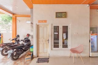 Urbanview Hotel Rifal Home Tegal - 9