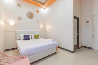 Urbanview Hotel Rifal Home Tegal - 1