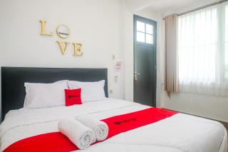 RedDoorz at Homestay Joglo Ibu Prambanan Yogyakarta - 0