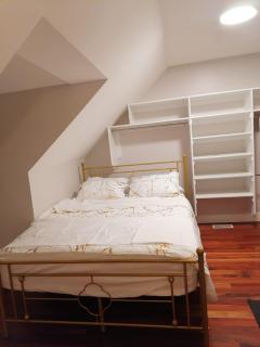 Beautiful home with your own entrance in Sandy - 8