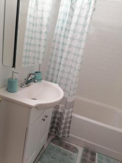 Beautiful home with your own entrance in Sandy - 7