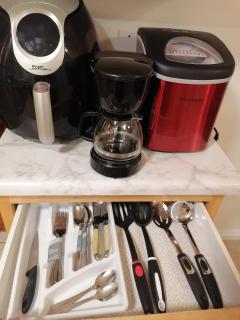 Beautiful home with your own entrance in Sandy - 5