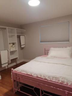 Beautiful home with your own entrance in Sandy - 4