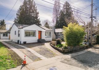 Modern 2BR Retreat w Maple Leaf UW&Park - 2