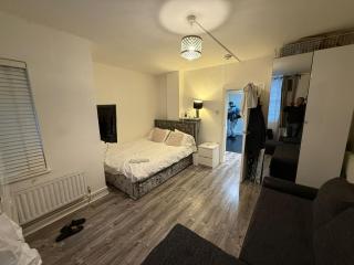 1 Bedroom Relaxing Flat-Holborn-Private bathrooms - 7