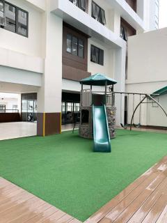 Furnished Family Condo Near IT Park and Waterfront With Pool, Wifi, Gym Access - 3