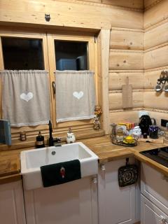 Pod Kogutem i Sową - Bio Wioska z domkami Premium w góralskim stylu VIP - 8