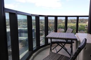 KozyGuru | Box Hill | Elegant City Hideaway - 1