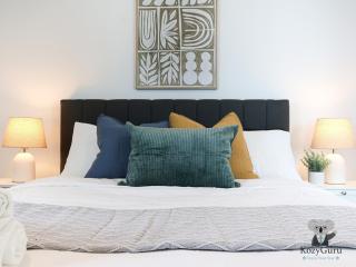 KozyGuru | Box Hill | Elegant City Hideaway - 4