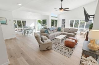 Beachfront feat Private Den SS166 - 0