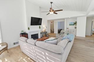 Beachfront feat Private Den SS166 - 7