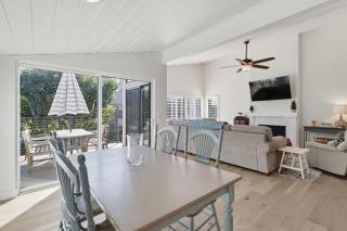 Beachfront feat Private Den SS166 - 6