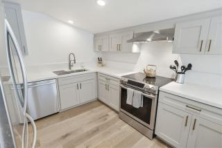 Beachfront feat Private Den SS166 - 4