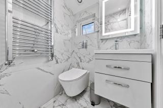 Central Hendon - 1 Min to Train - Free Parking - 3