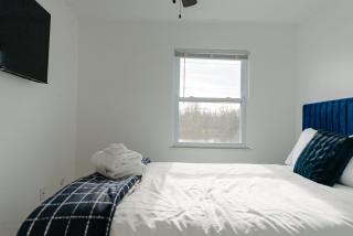 Pondside Retreat 4BR w Hot Tub & Pool Table & BBQ - 5