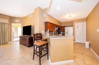 Pura Vida a Private Master Bedroom with shared living space - 6