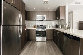 Excellent Town Home 2BR in WEHO Parking,Gym,Pool - 5