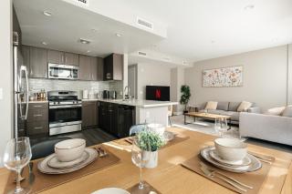 Excellent Town Home 2BR in WEHO Parking,Gym,Pool - 2