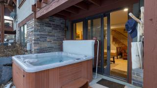 Blue Skies Lakeside Family-Friendly Getaway w Hot Tub BBQ - 9