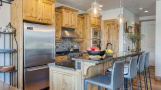 Blue Skies Lakeside Family-Friendly Getaway w Hot Tub BBQ - 4