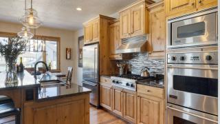 Blue Skies Lakeside Family-Friendly Getaway w Hot Tub BBQ - 3