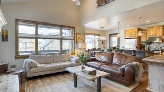 Blue Skies Lakeside Family-Friendly Getaway w Hot Tub BBQ - 5