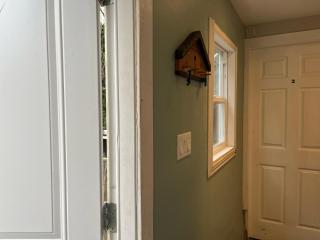 Cozy Room Near King George Boulevard, Transit, Wi-Fi, Parking - 3