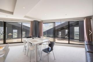 Skytower View 3 Bedroom Penthouse in Auckland CBD - 2