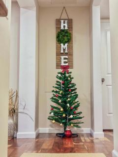 Ultra Modern - Entire 3 Bedroom Apartment - 5 min walk to the Beach - 8