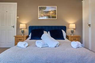 Cosy 2BR Cottage Steps to Town & Peak District - 4